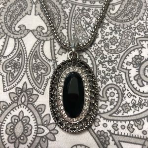 ⬇️ Necklace with oval shaped pendent